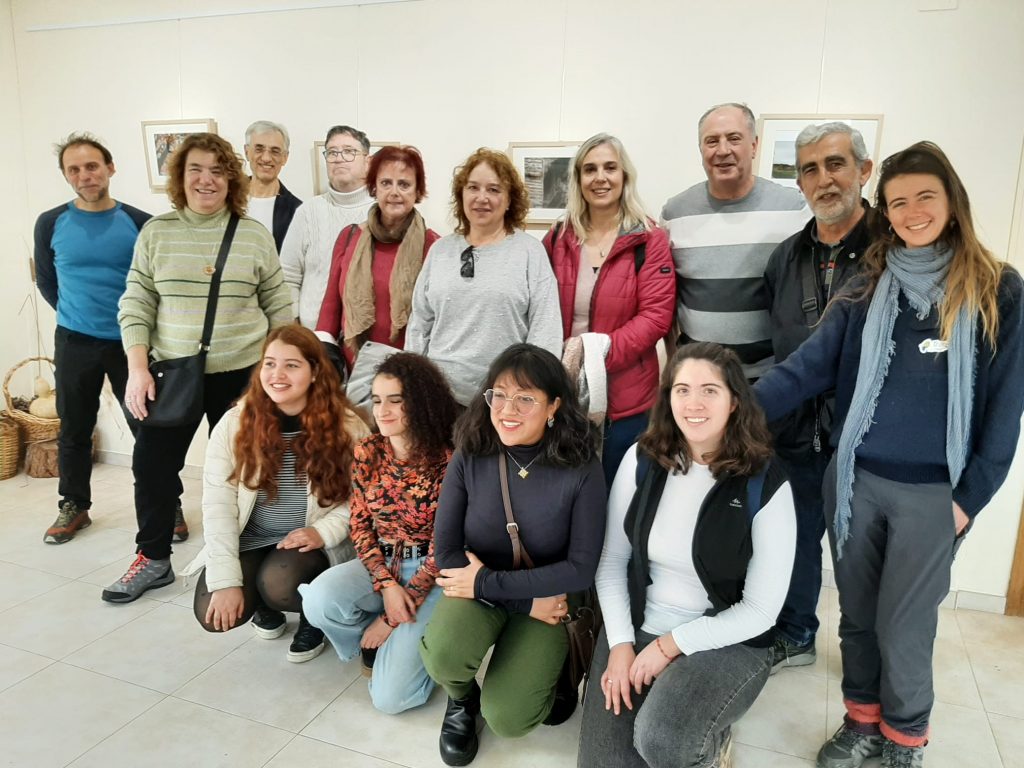 Participantes y grupo colectivo fotográfico Camera Obscura que impartió el taller "Naturaleza de otoño" junto a CEA Polvoranca